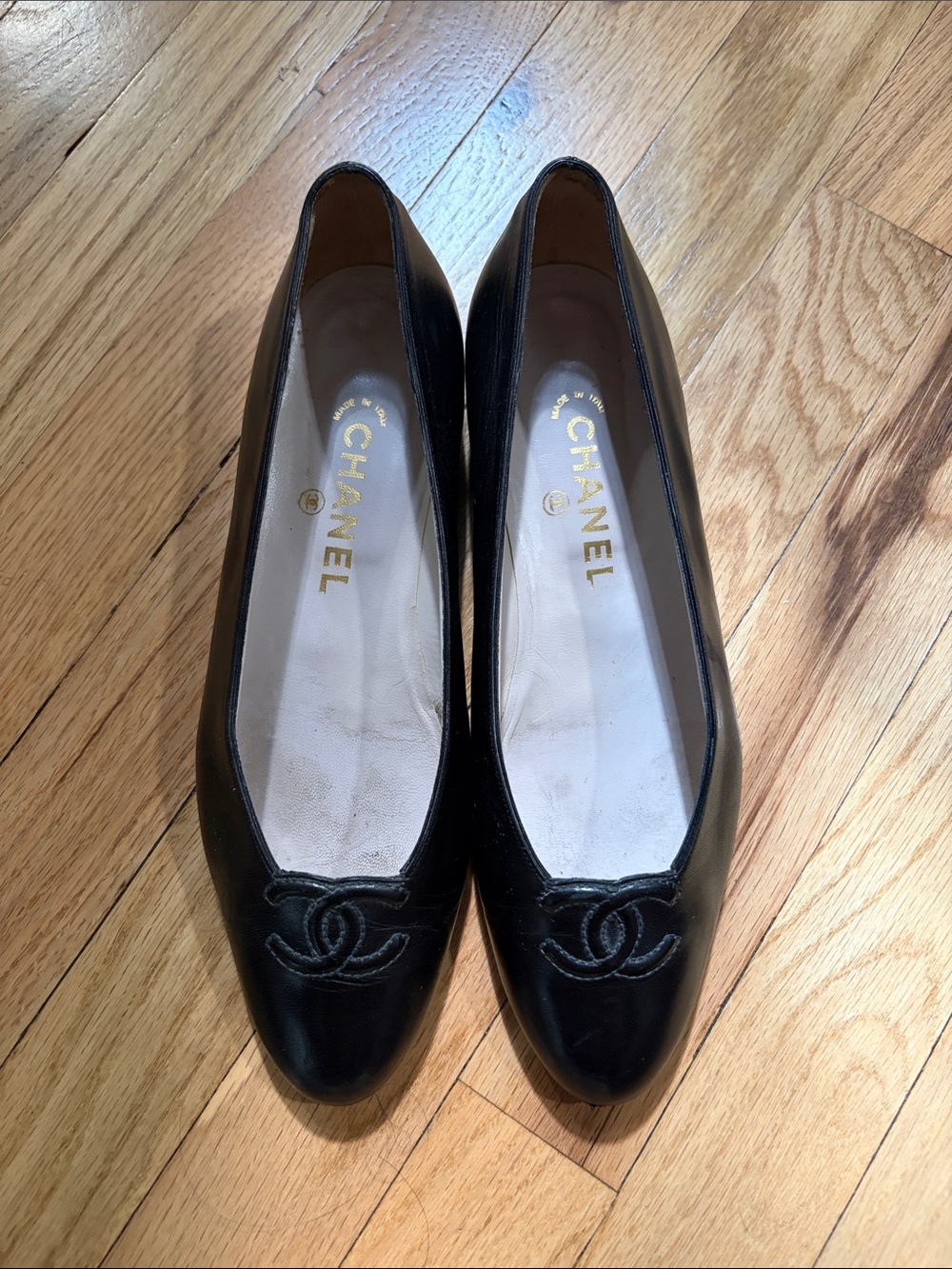 CHANEL Black Leather Ballet Flats with CC Toe Emblem